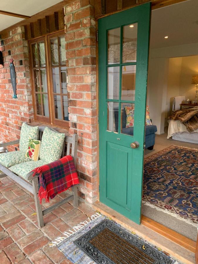 Mill Cottage - boutique accommodation&garden Akaroa Esterno foto